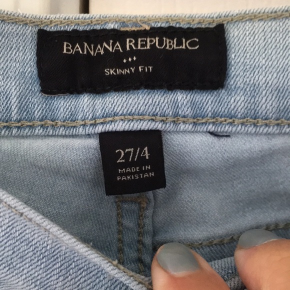 •Banana Republic Vintage Light Wash Skinny Jeans• - Picture 2 of 3